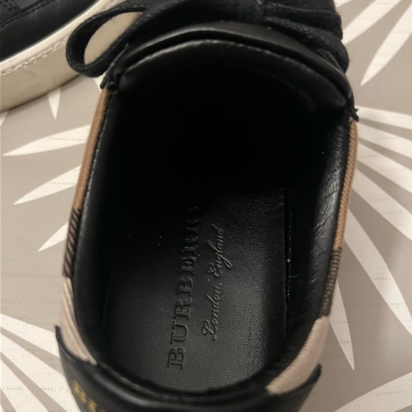 Burberry sneakers size 36 box not included but sneaker bag is - Picture 2 of 6